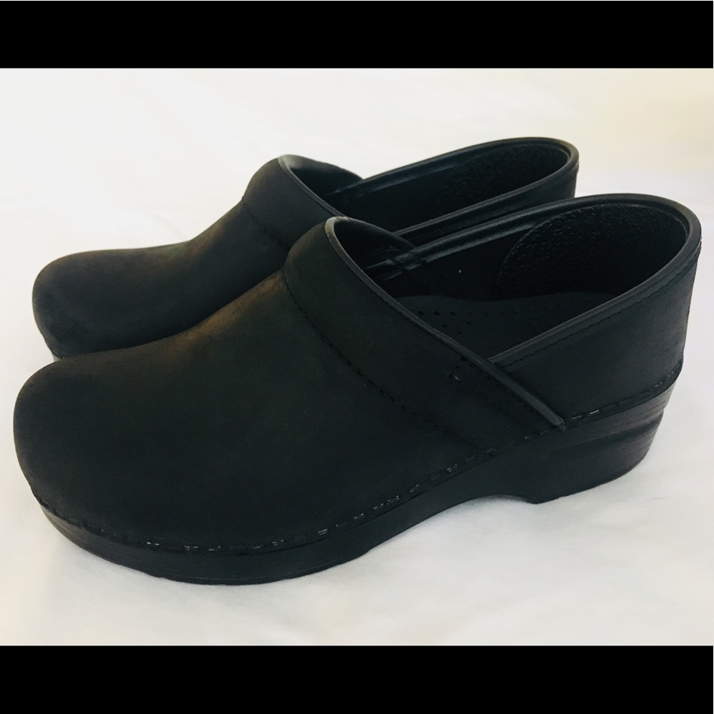 NWT Dansko Professional Oiled Black Leather Clogs